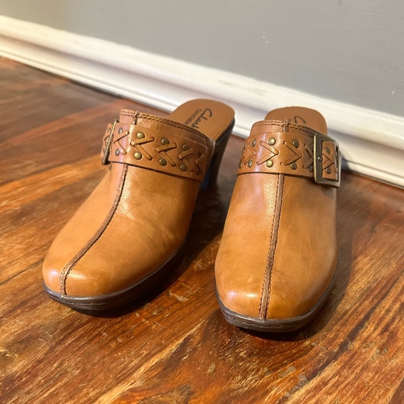 Clarks - Picture 2 of 4